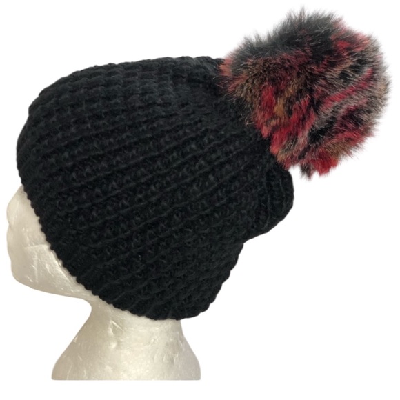KYI KYI Canada Faux Fur PomPom Waffle Knit Beanie - Picture 2 of 7
